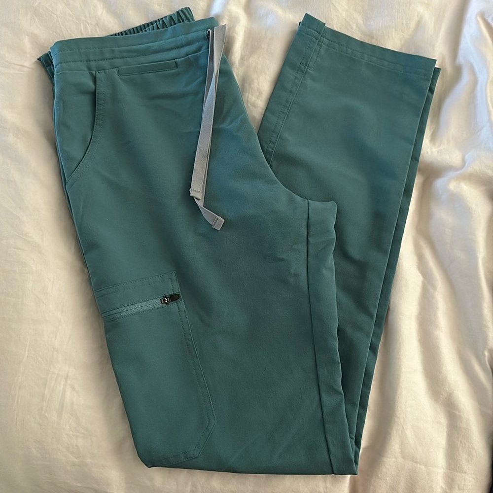 Figs Yola pant, straight leg, skinny fit. XS. Hydrogreen color